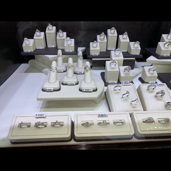 Ladies 14 karat and 18 karat Gold genuine diamonds - Picture 3 of 8